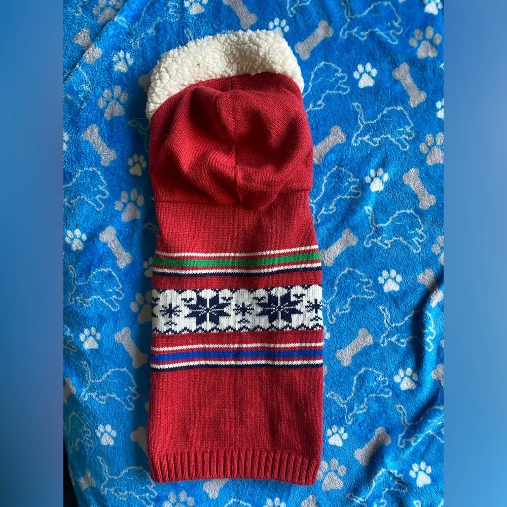 Red Dog Sweater size Medium
